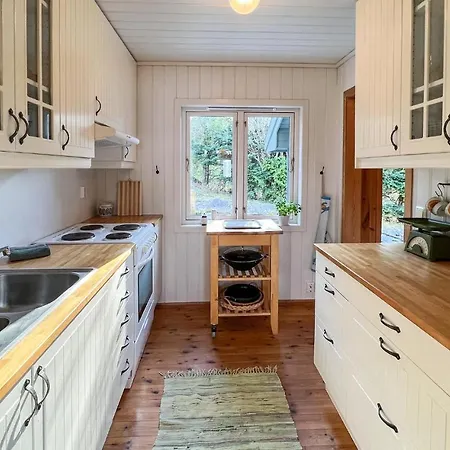 4 Bedroom Lovely In Bjoa Holiday home *