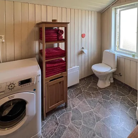 4 Bedroom Lovely In Bjoa